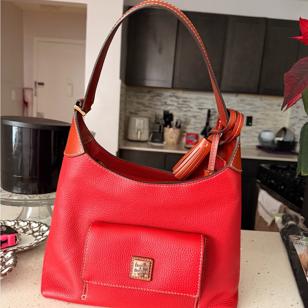 ACCEPTING BEST OFFER!💕Dooney & Bourke Red Leather Shoulder Bag